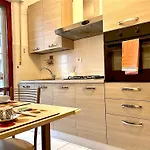 2 Camere, Parcheggio, Balconi, Vicino Al Centro