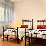 2 Camere, Parcheggio, Balconi, Vicino Al Centro