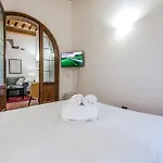 Hostly-Santa Maria Tower Suite-Just By The Tower