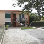 Gino\'S House