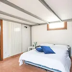 Altido Spacious Apt For 4 In Residential Area With Free Parking