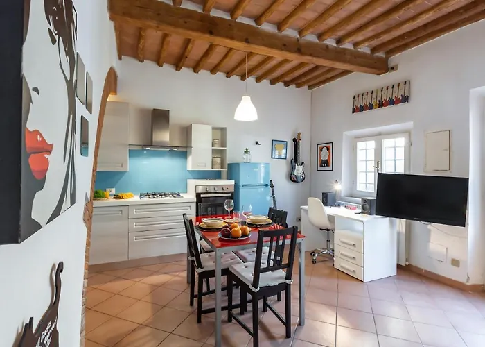 Cisanello Rock Apartment With Patio And Barbecue