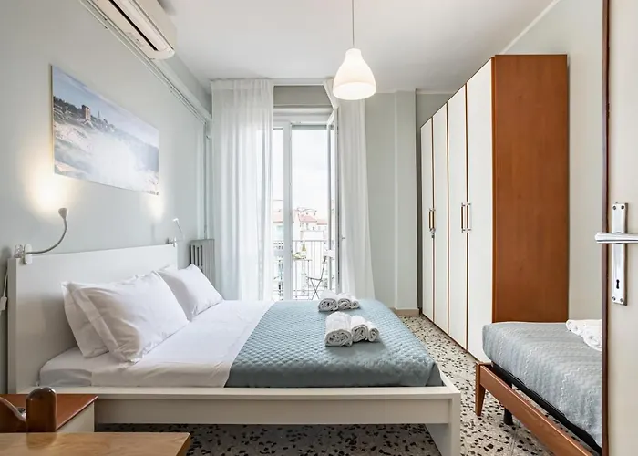 Yellowsunny Apartment With Two Balconies