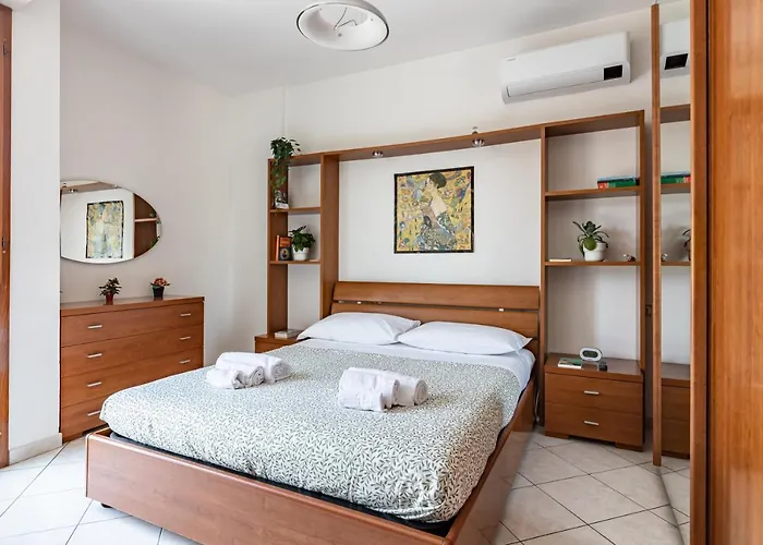 Apartment With Balcony Near Cisanello Hospital