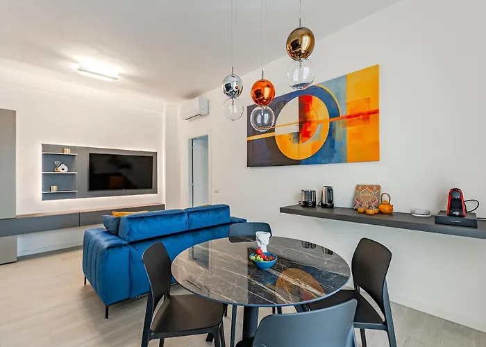 Tower View Luxury Apartment On The River