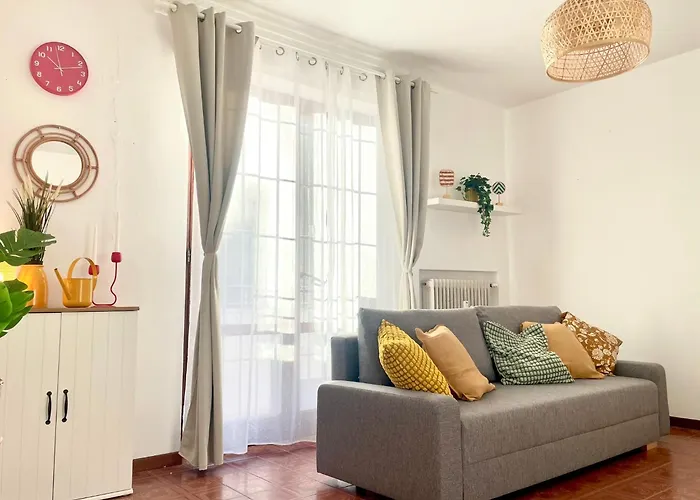 2 Camere, Parcheggio, Balconi, Vicino Al Centro