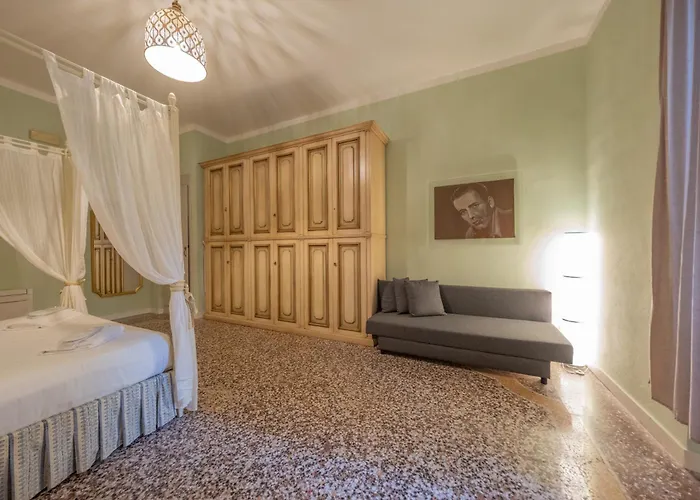 Lungarno Buozzi 7 Apartments