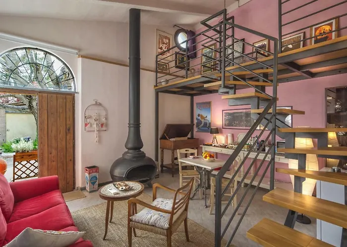 Bed And Breakfast Queen