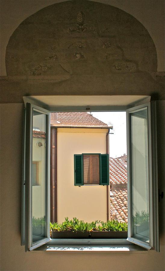 Frescos House