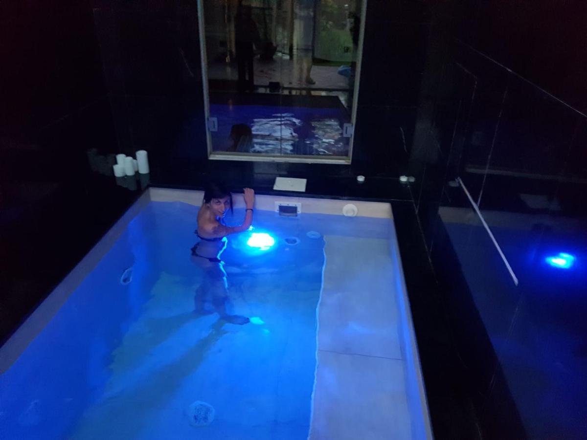 La Casa Con Piscina Riscaldata Interna Anna Luxury Garden