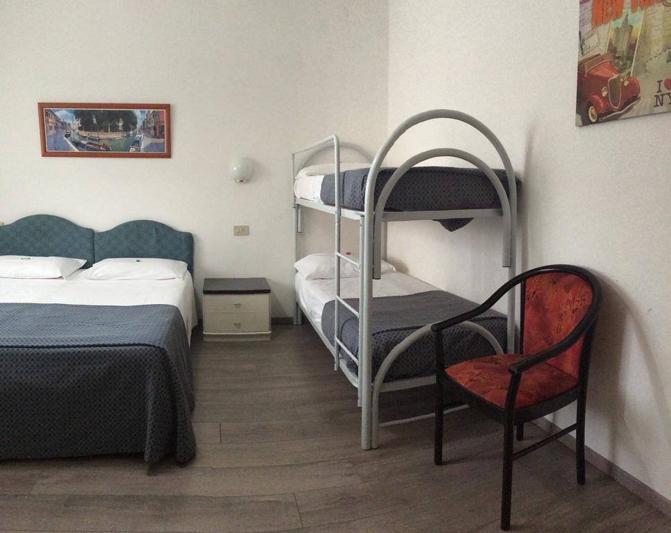 Capitol Khách sạn 3*