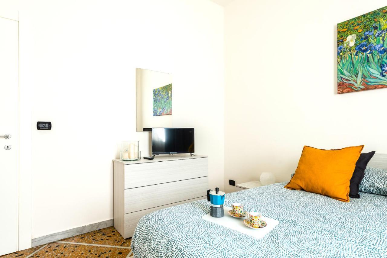 Hostly - The Urban Garden House - 3 Bedrooms, Garden, Great Location!