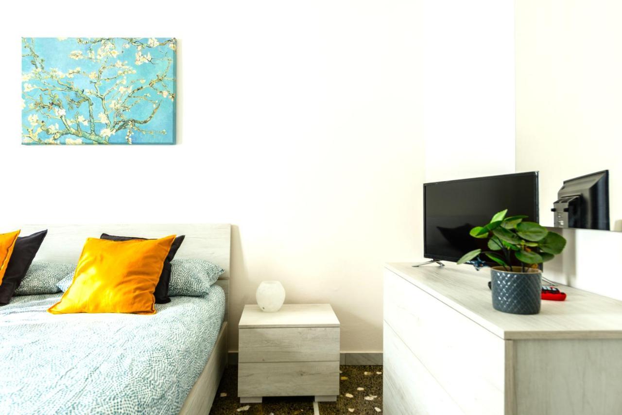 Hostly - The Urban Garden House - 3 Bedrooms, Garden, Great Location! Apartment *