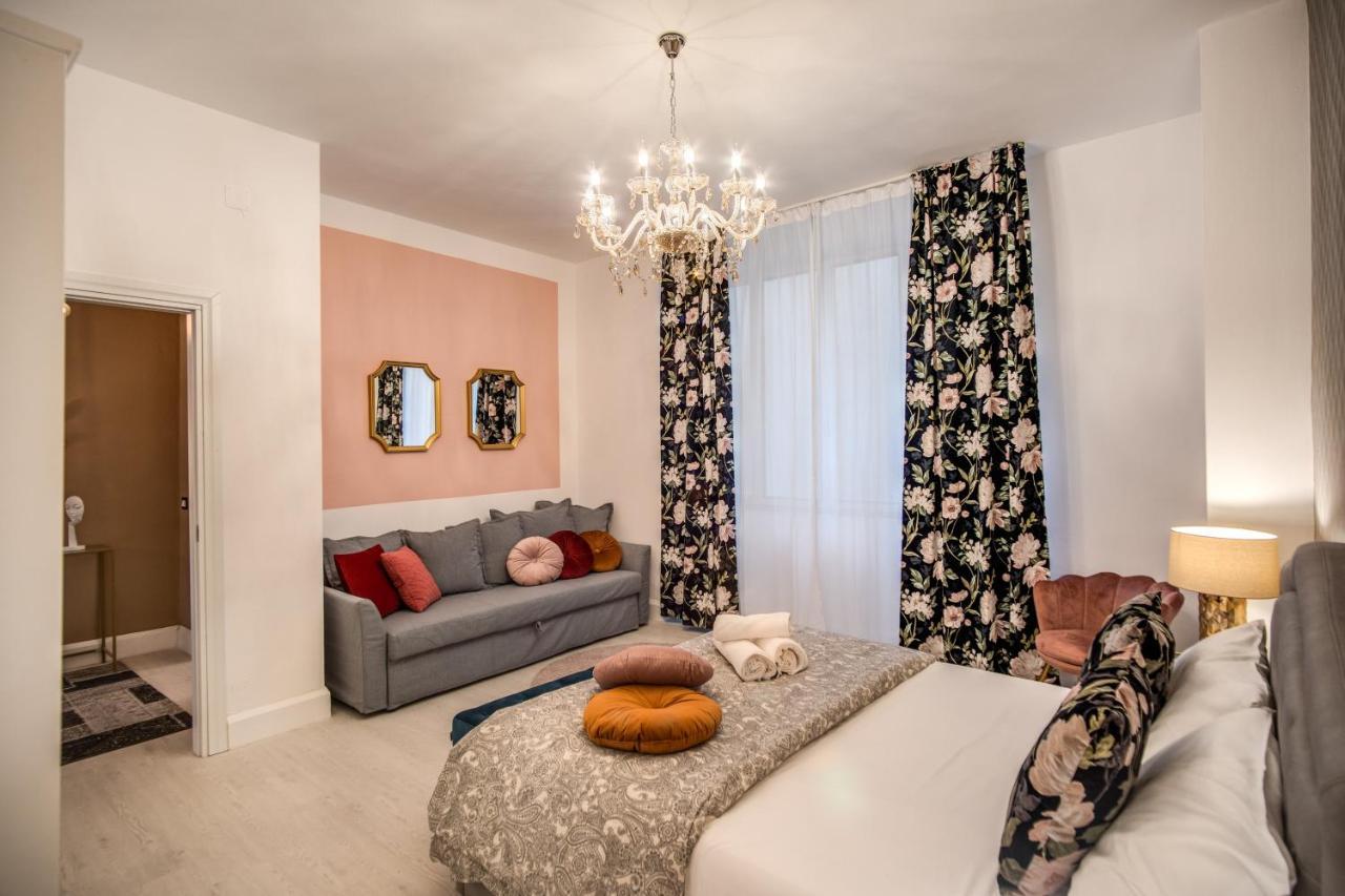Aweshomeitaly - White Mirrors Apartment *