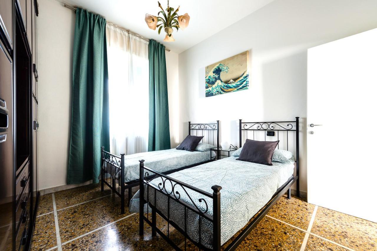 Apartment Hostly - The Urban Garden House - 3 Bedrooms, Garden, Great Location! *
