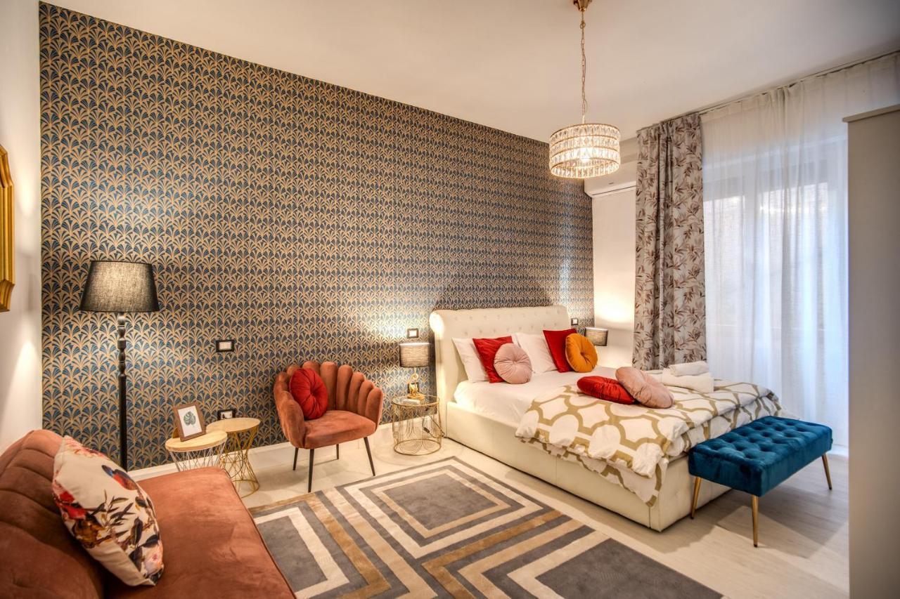 Aweshomeitaly - White Mirrors Apartment