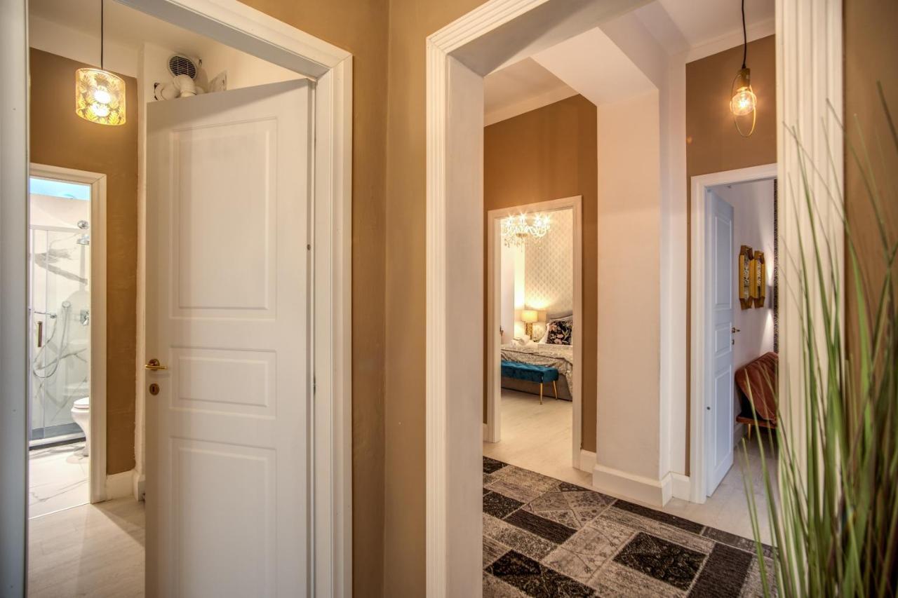 Apartment Aweshomeitaly - White Mirrors