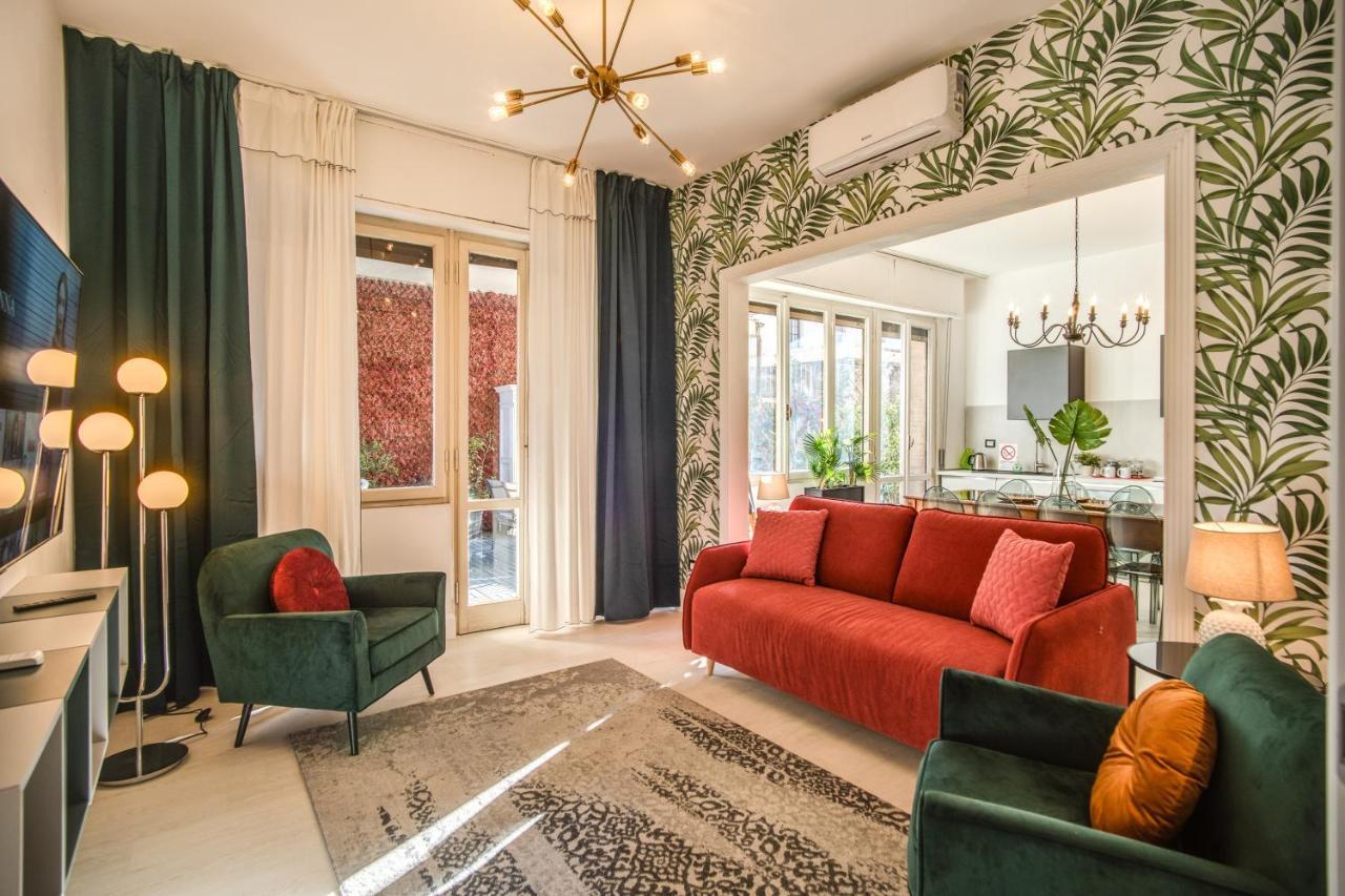 Aweshomeitaly - White Mirrors Apartment