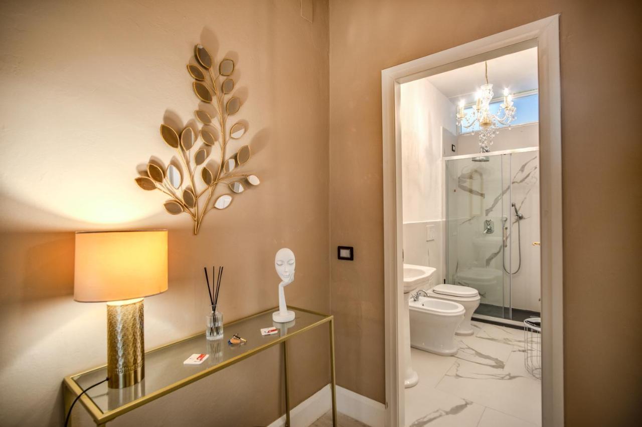 Aweshomeitaly - White Mirrors Apartment