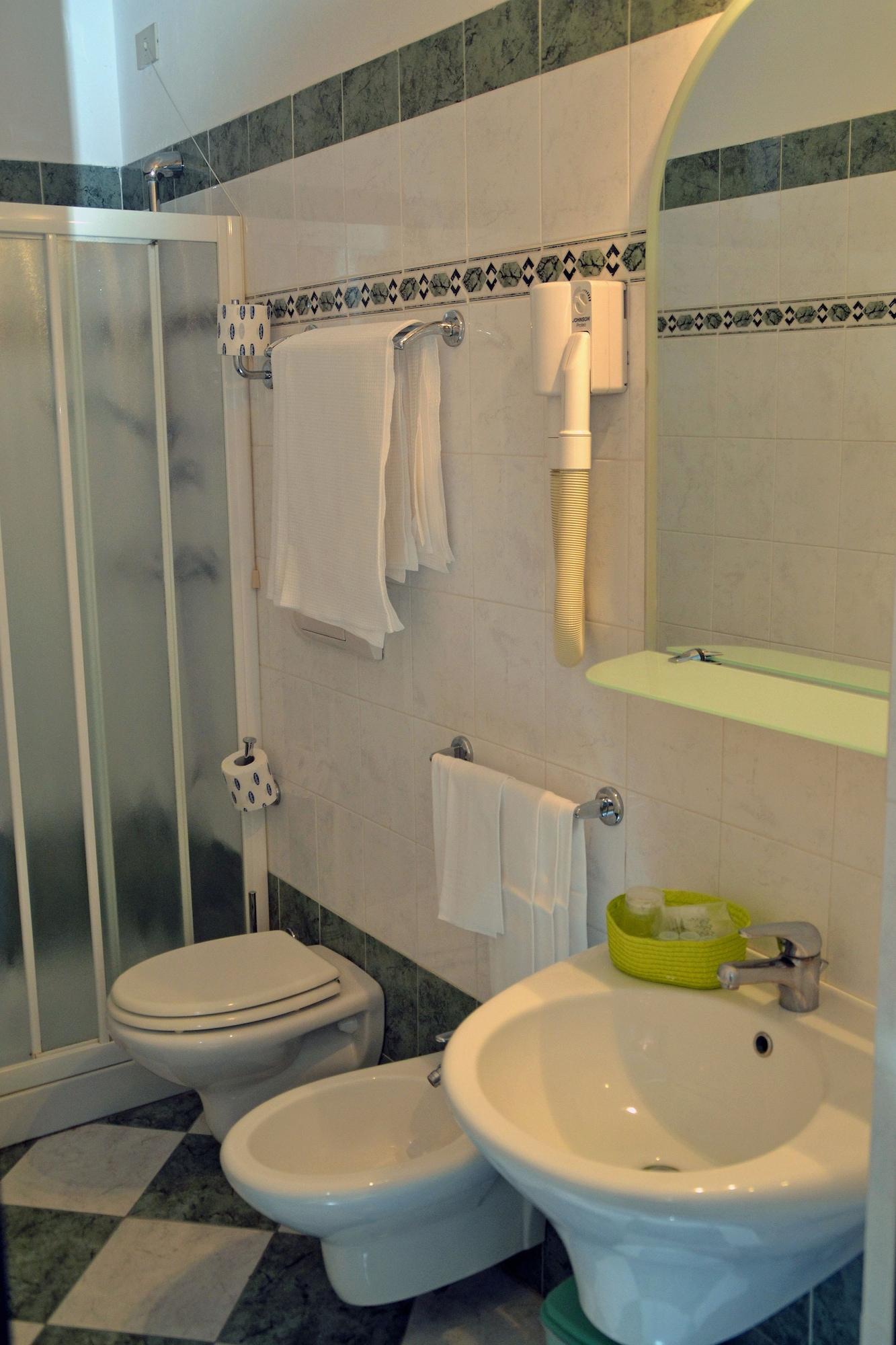 Athena Hotel 3*