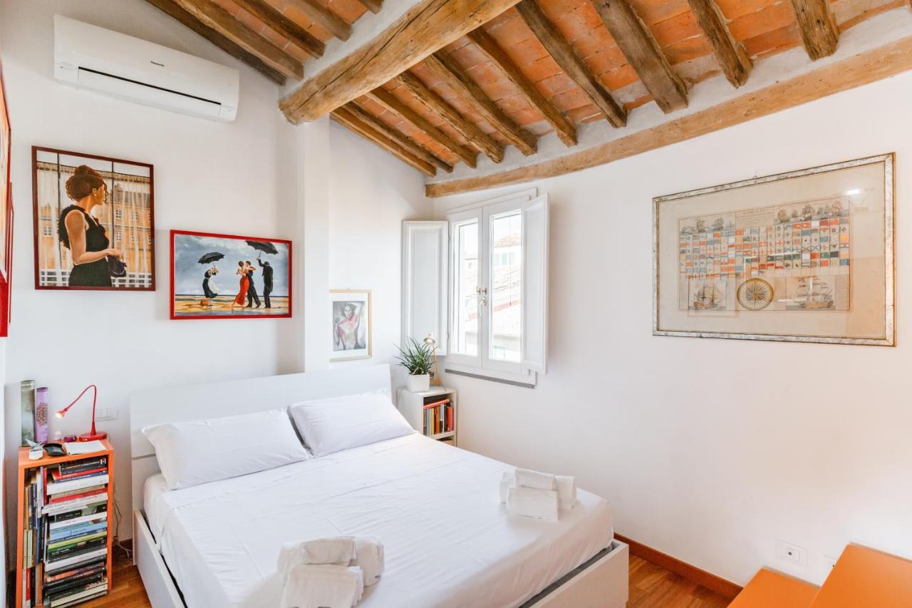 Piazza Dei Cavalieri Orange Attic Apartment