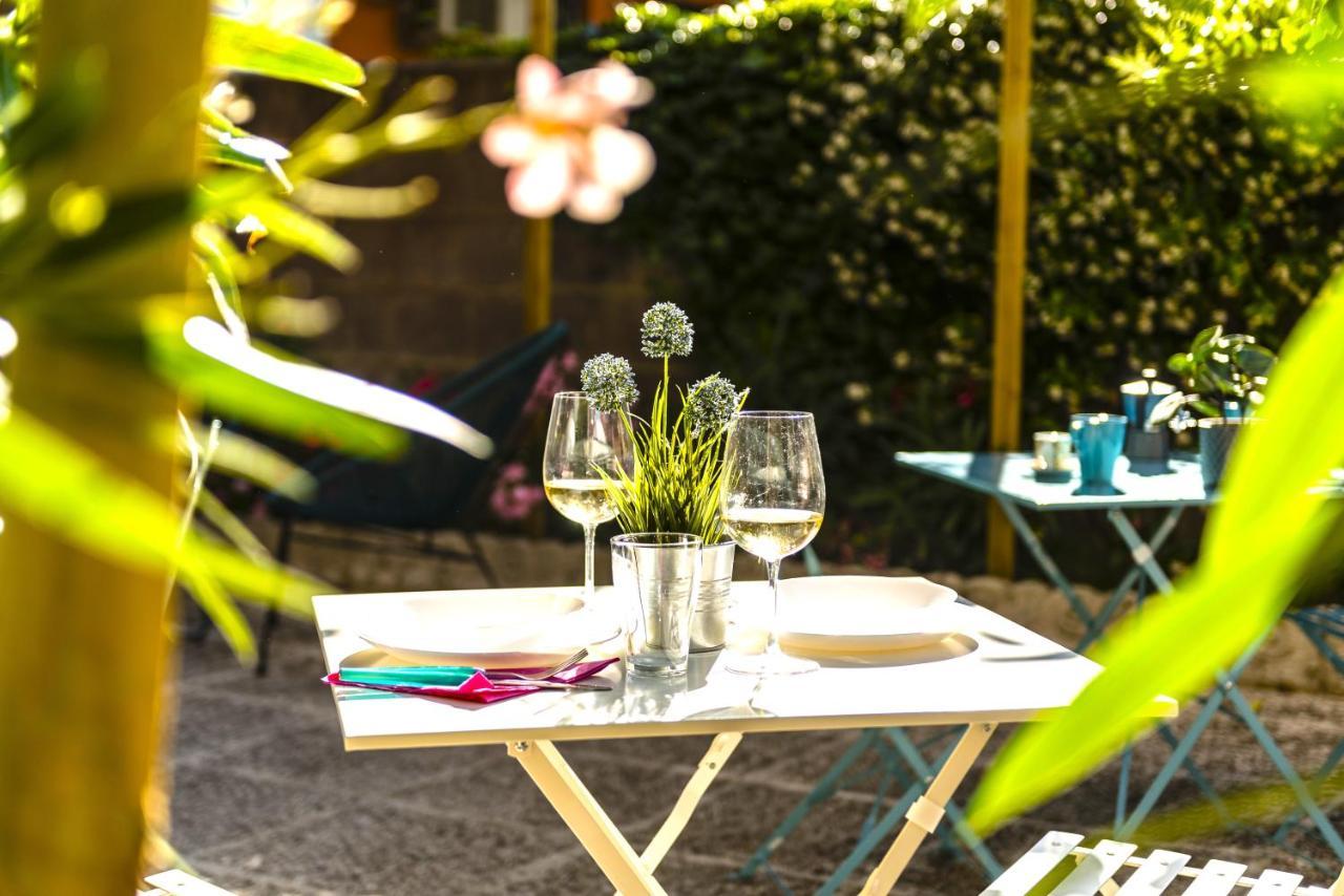 Hostly - The Urban Garden House - 3 Bedrooms, Garden, Great Location!