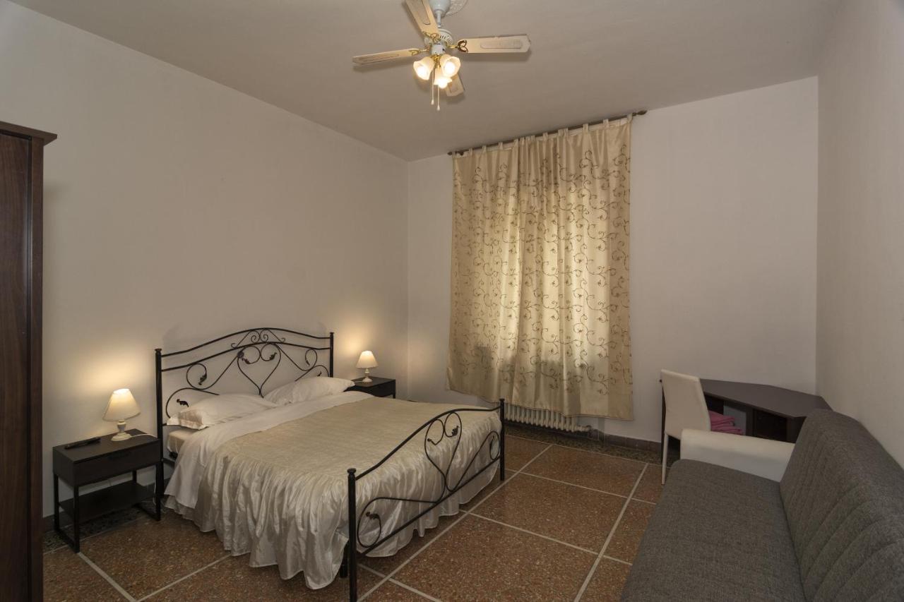 Gare 2 Bed & Breakfast *