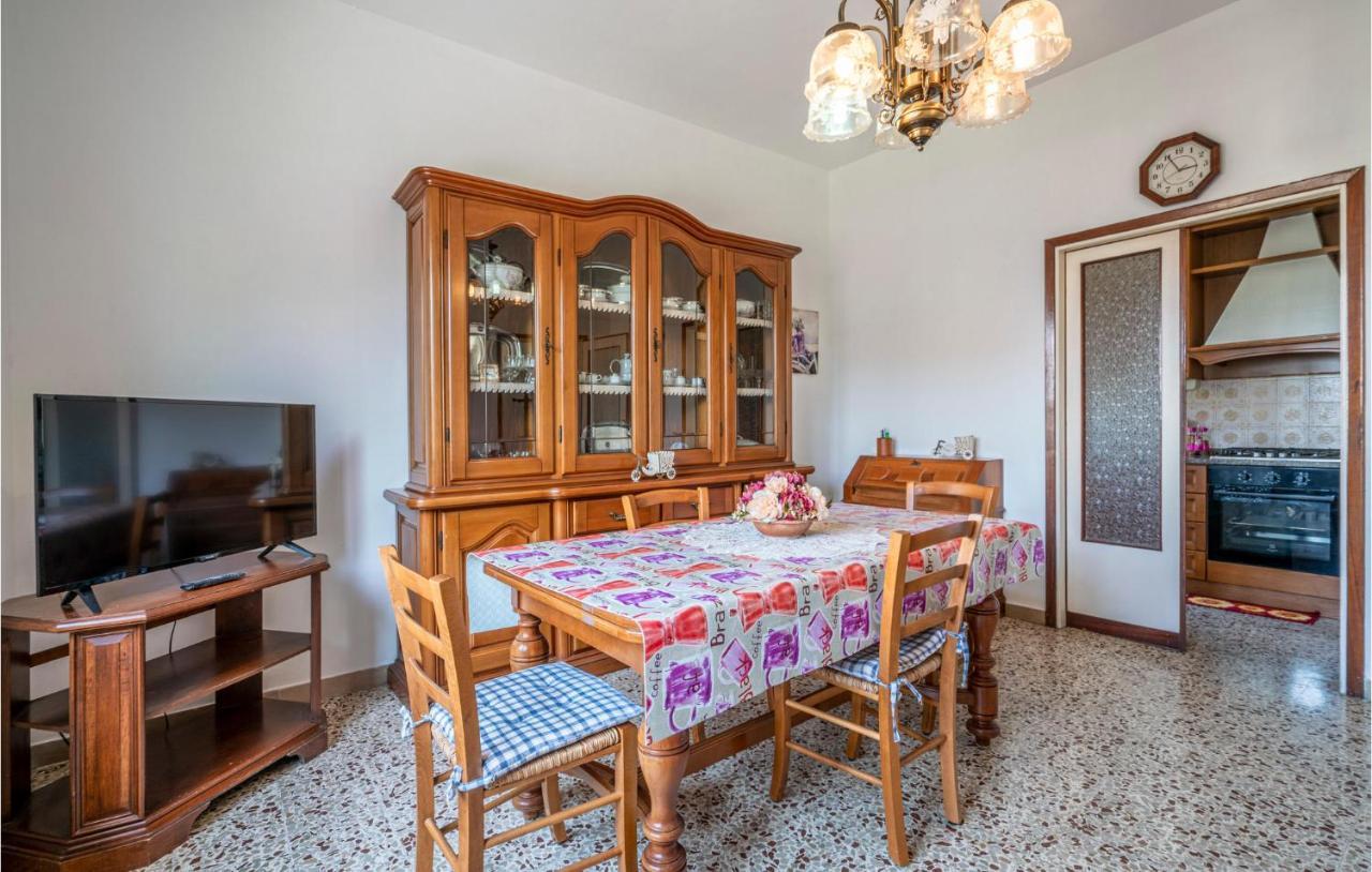 Appartement In San Giuliano Terme With 2 Bedrooms And Wifi