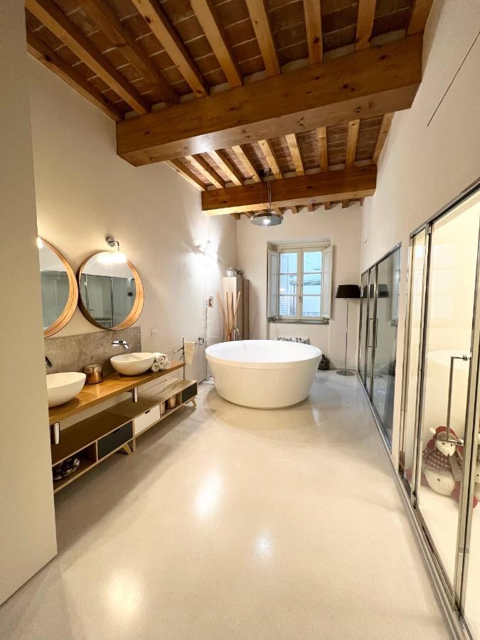 Luxury Tower House In Heart Of