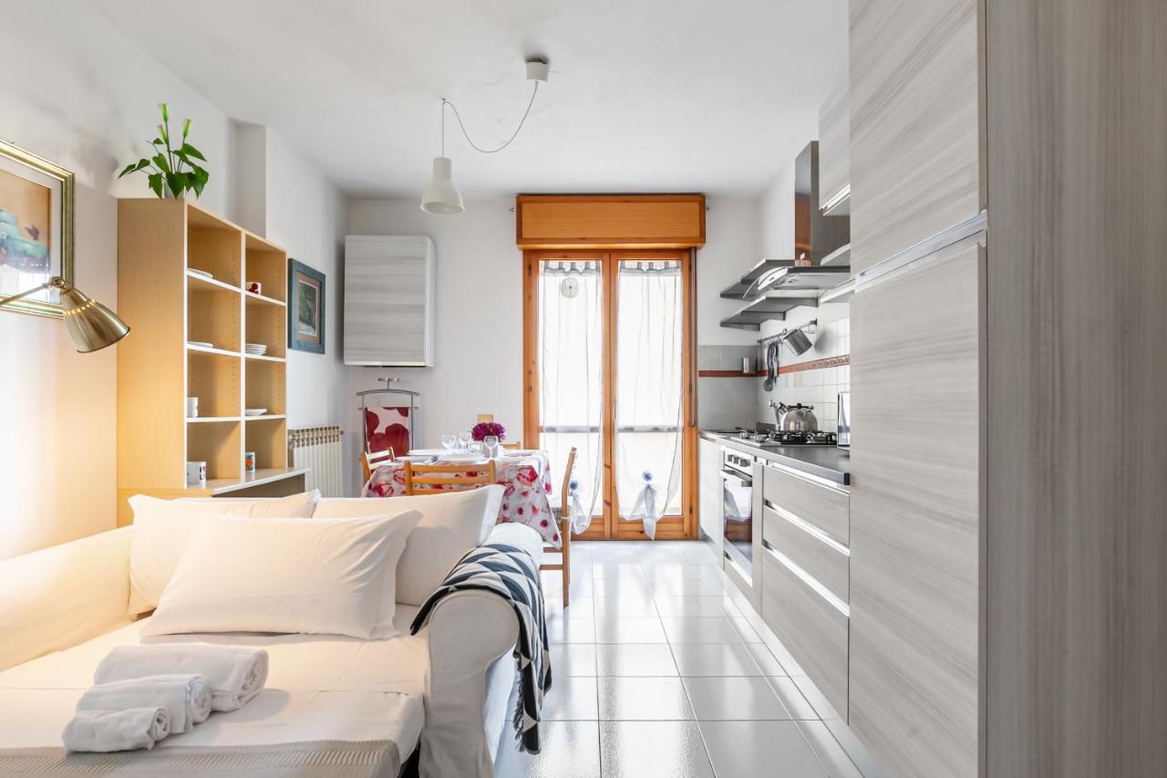 Cozy Near The Hospital With 2 Balconies! *