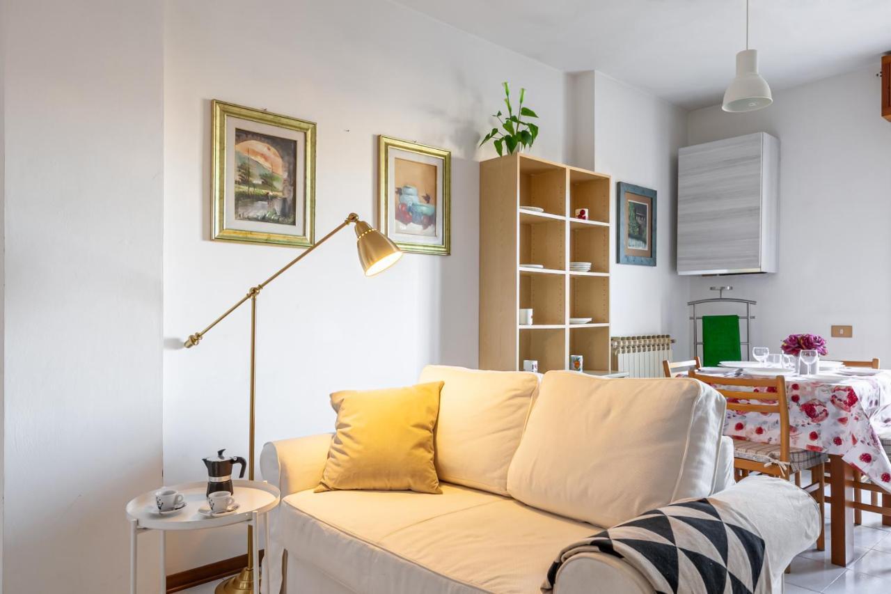 Cozy Near The Hospital With 2 Balconies!
