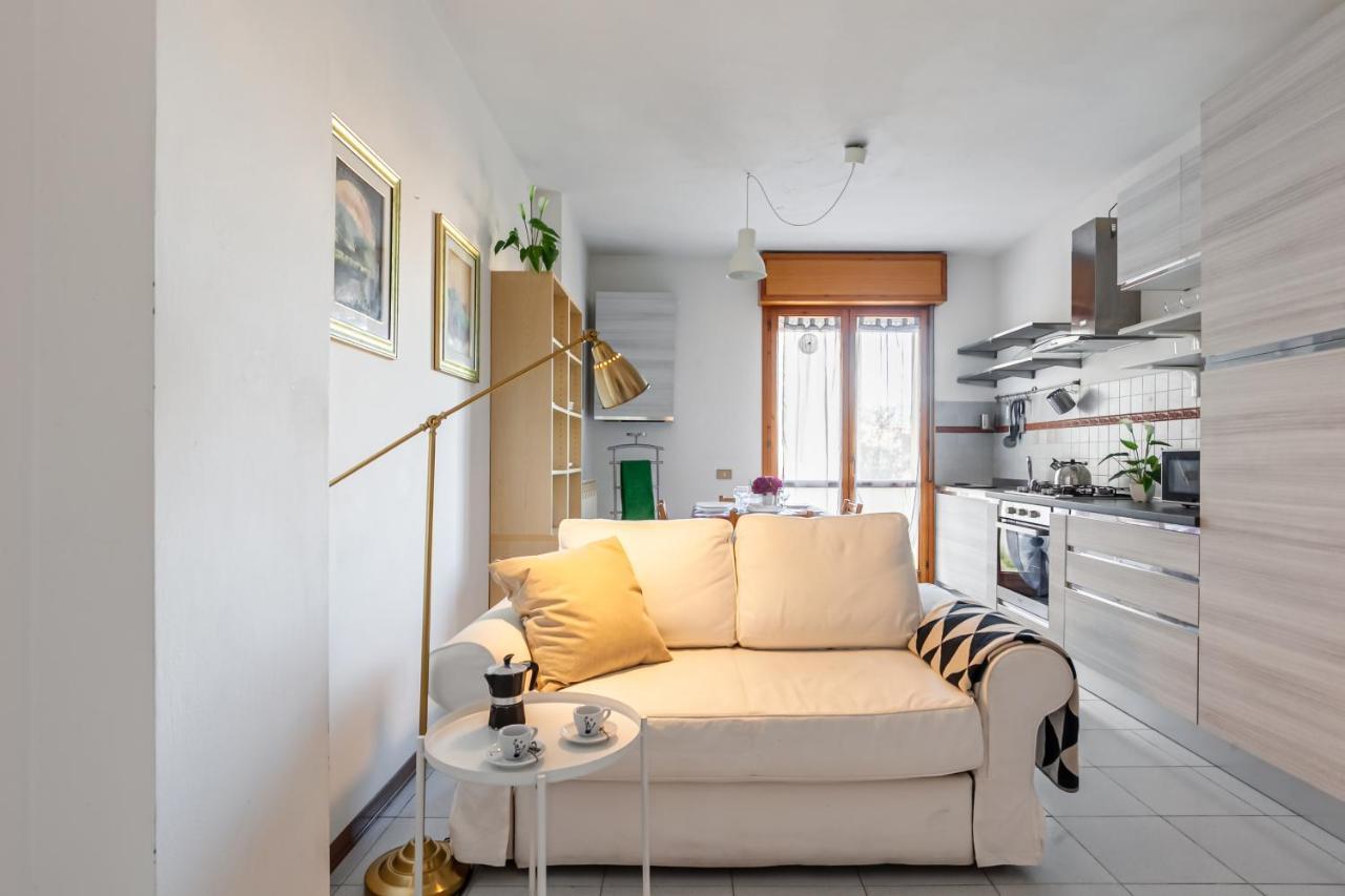 Cozy Near The Hospital With 2 Balconies!