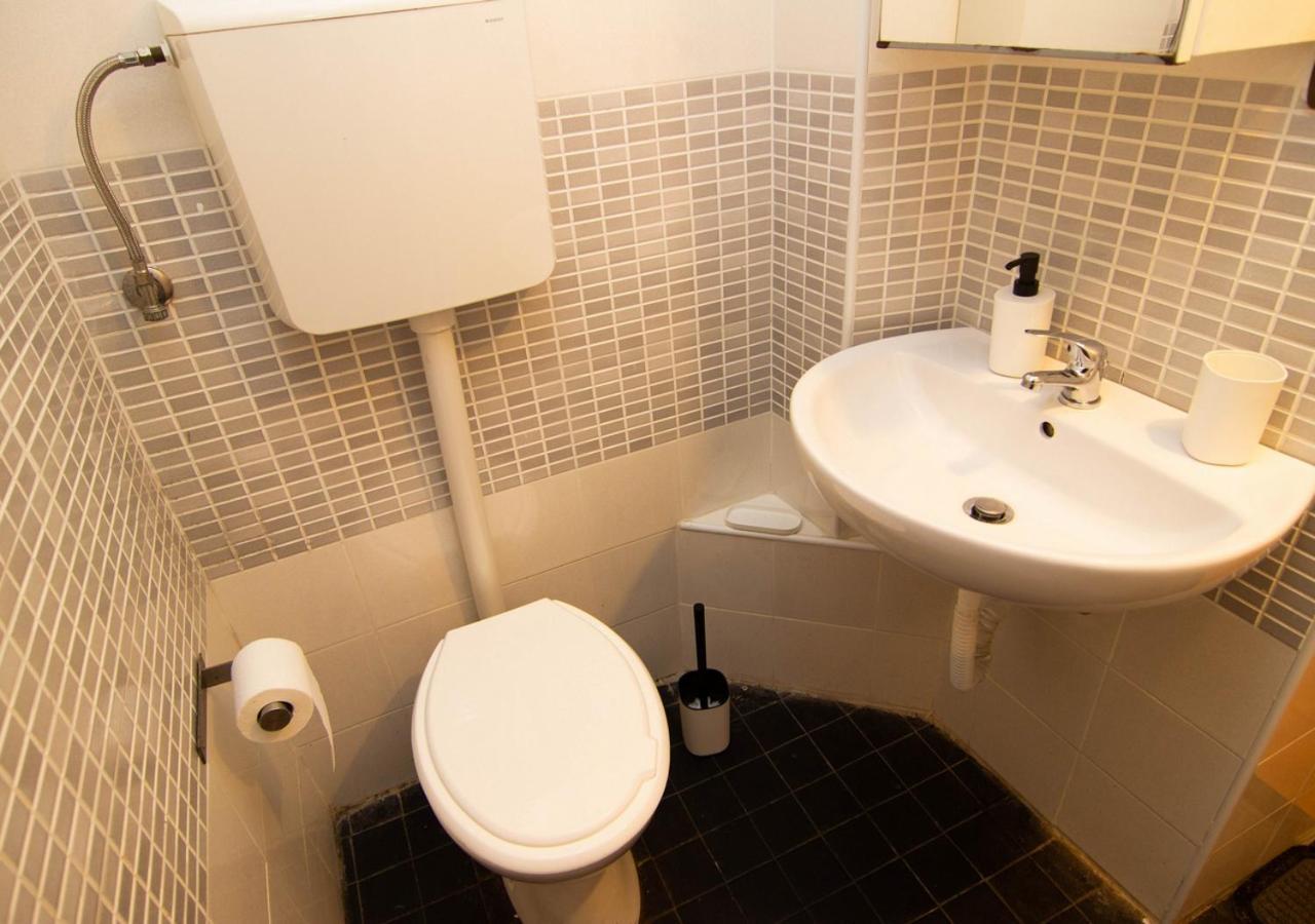 Studio Apartment *