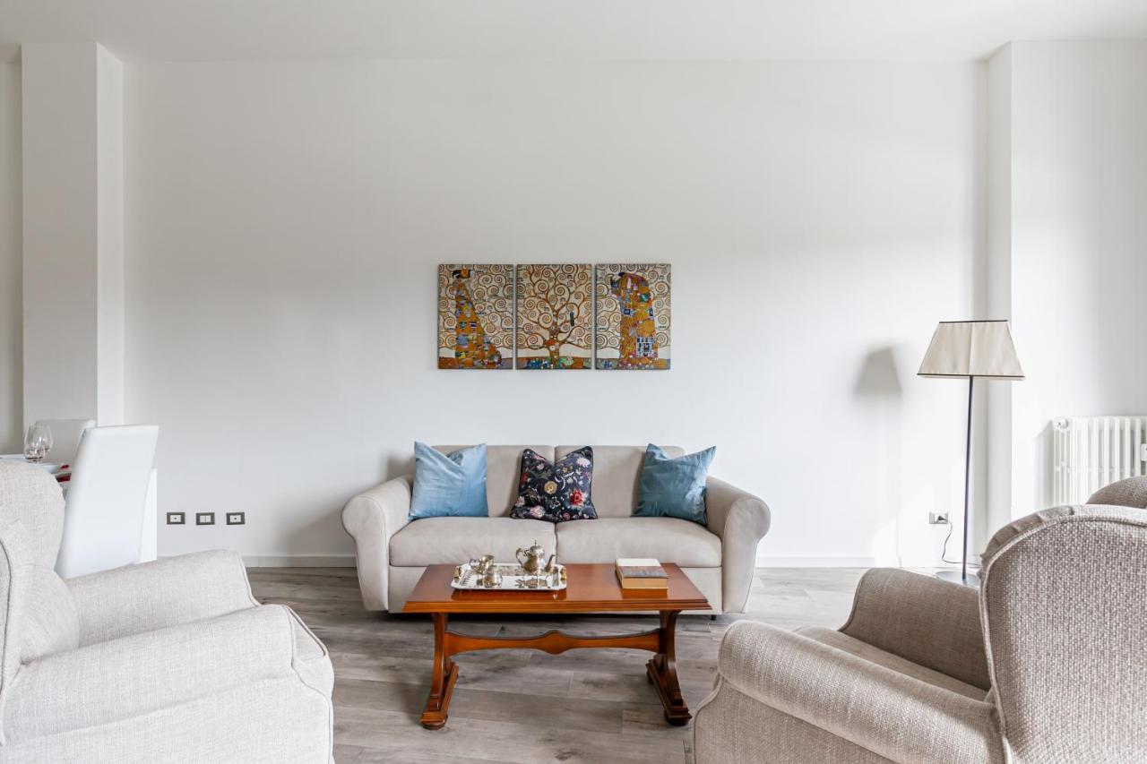 Lungarno Elegant With Panoramic Balcony Pisa