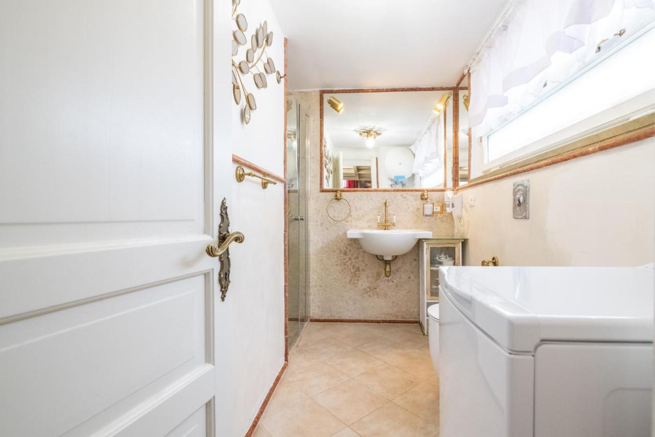 Merlo 1 & Parking Apartment