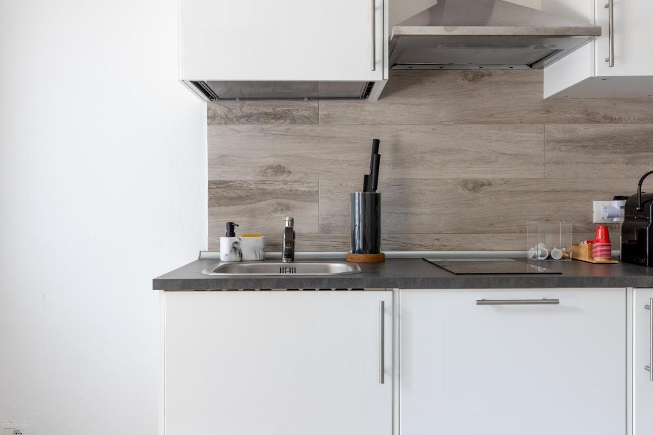 Station Apartment *