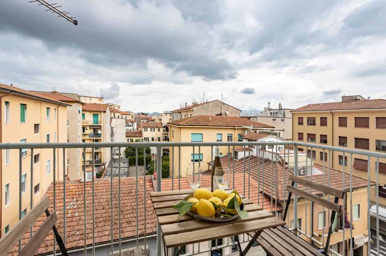 Apartment Yellowsunny With Two Balconies