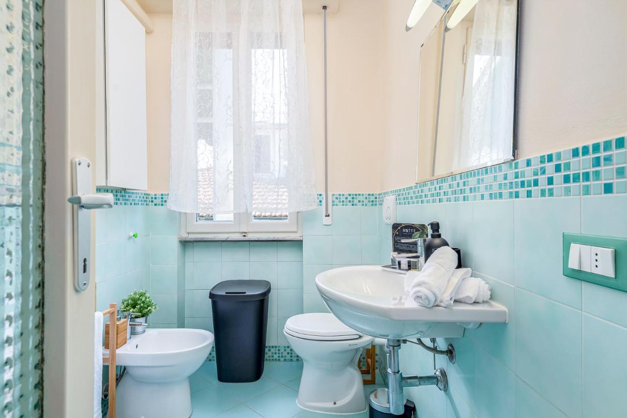 Art Deco' - Sleepwithme - Free Parking - Free Breakfast - Very Friendly Staff Apartment *