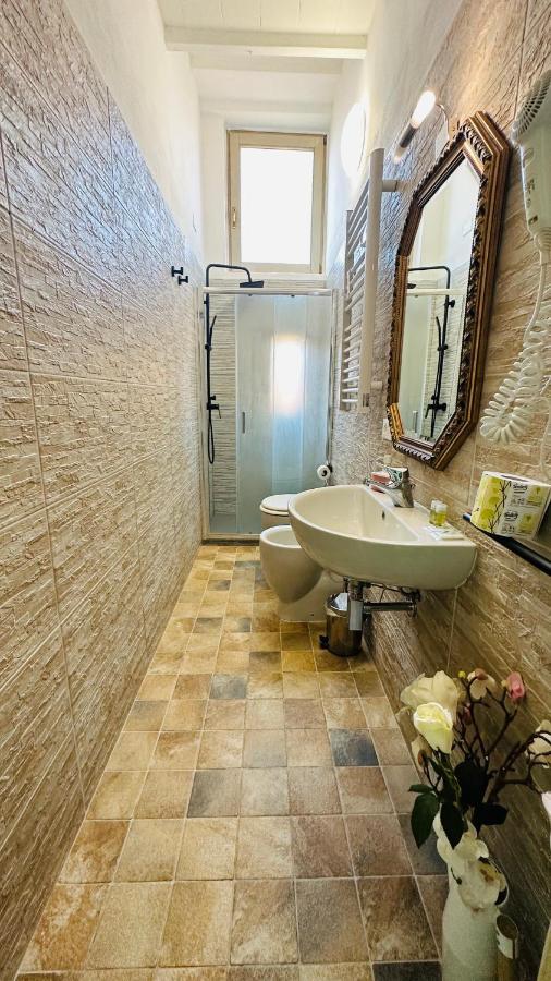 - Residenza D'epoca Piazza Cairoli Bed & Breakfast *