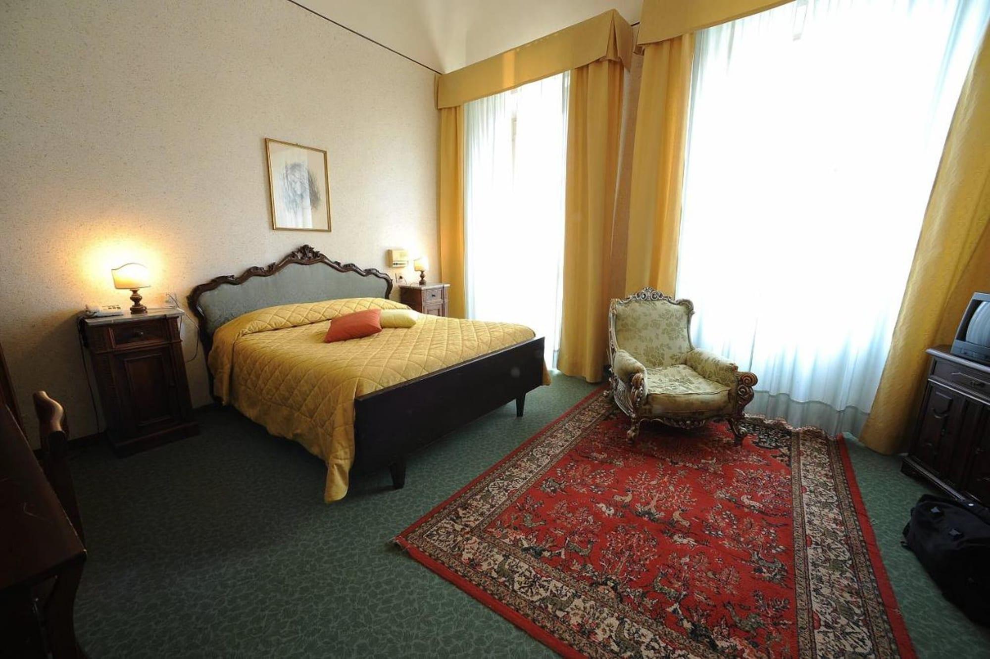 Kinzica Hotel 3*