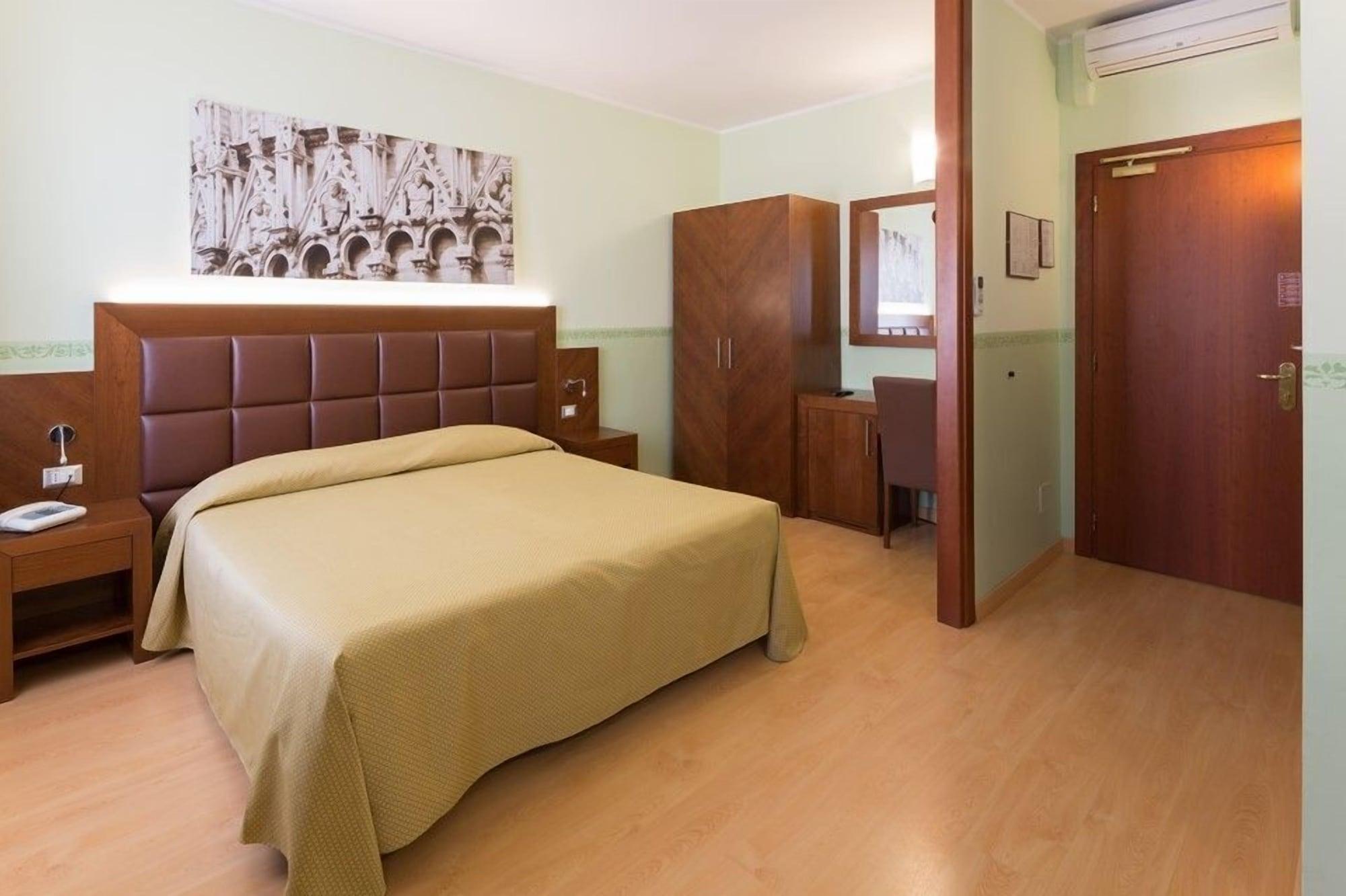 Terminus & Plaza 3*
