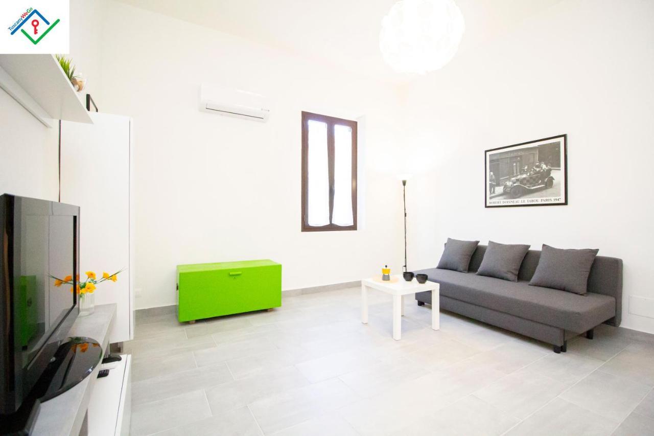 Les House - 2 By Tuscanywego Pisa
