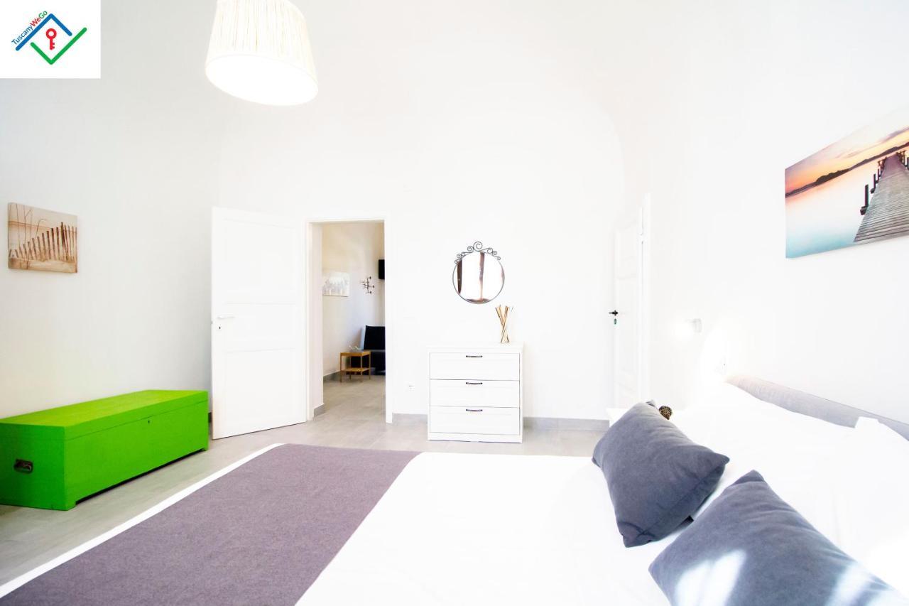 Les House - 1 By Tuscanywego *
