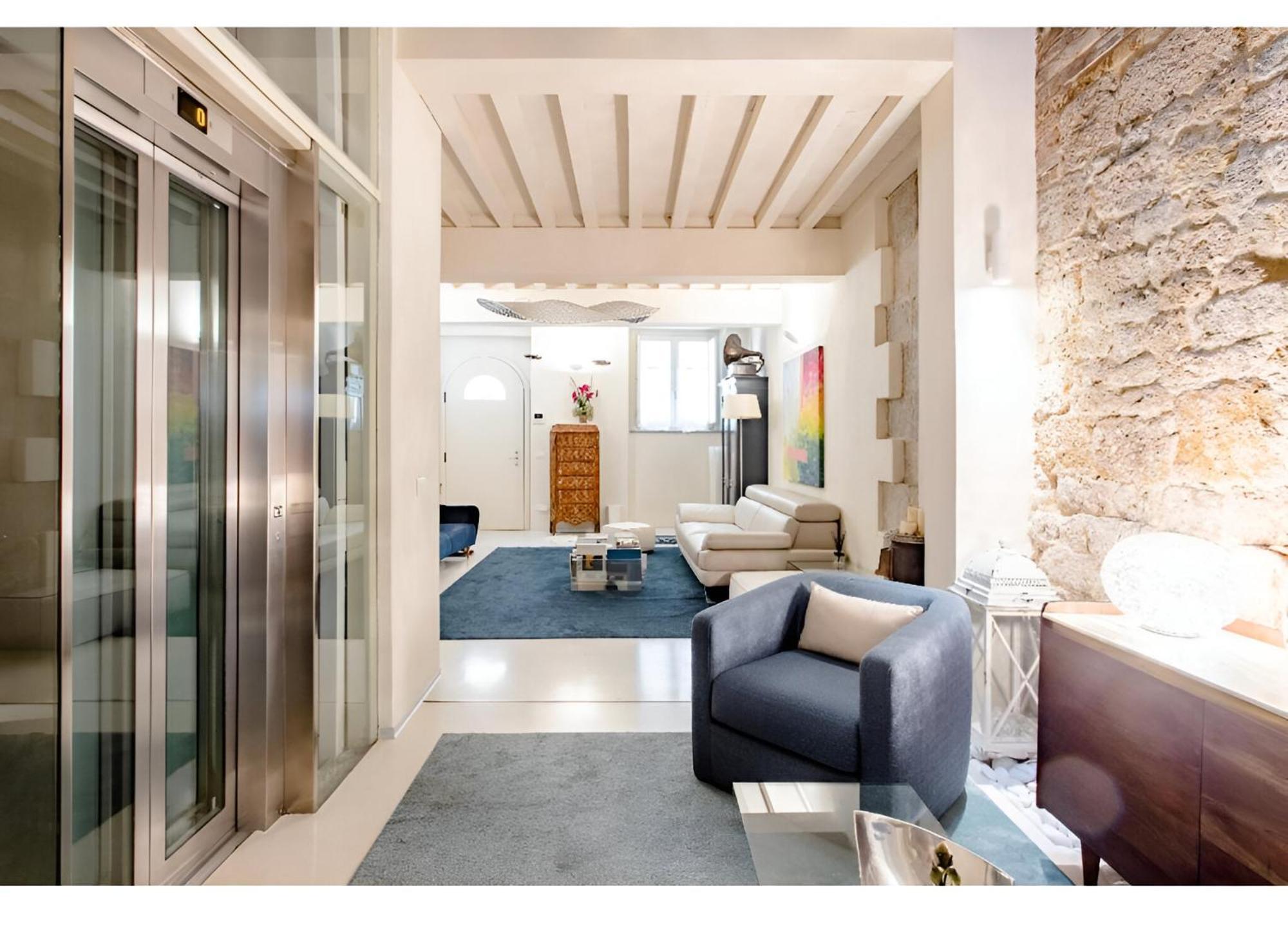 Luxury Tower House In Heart Of Standard