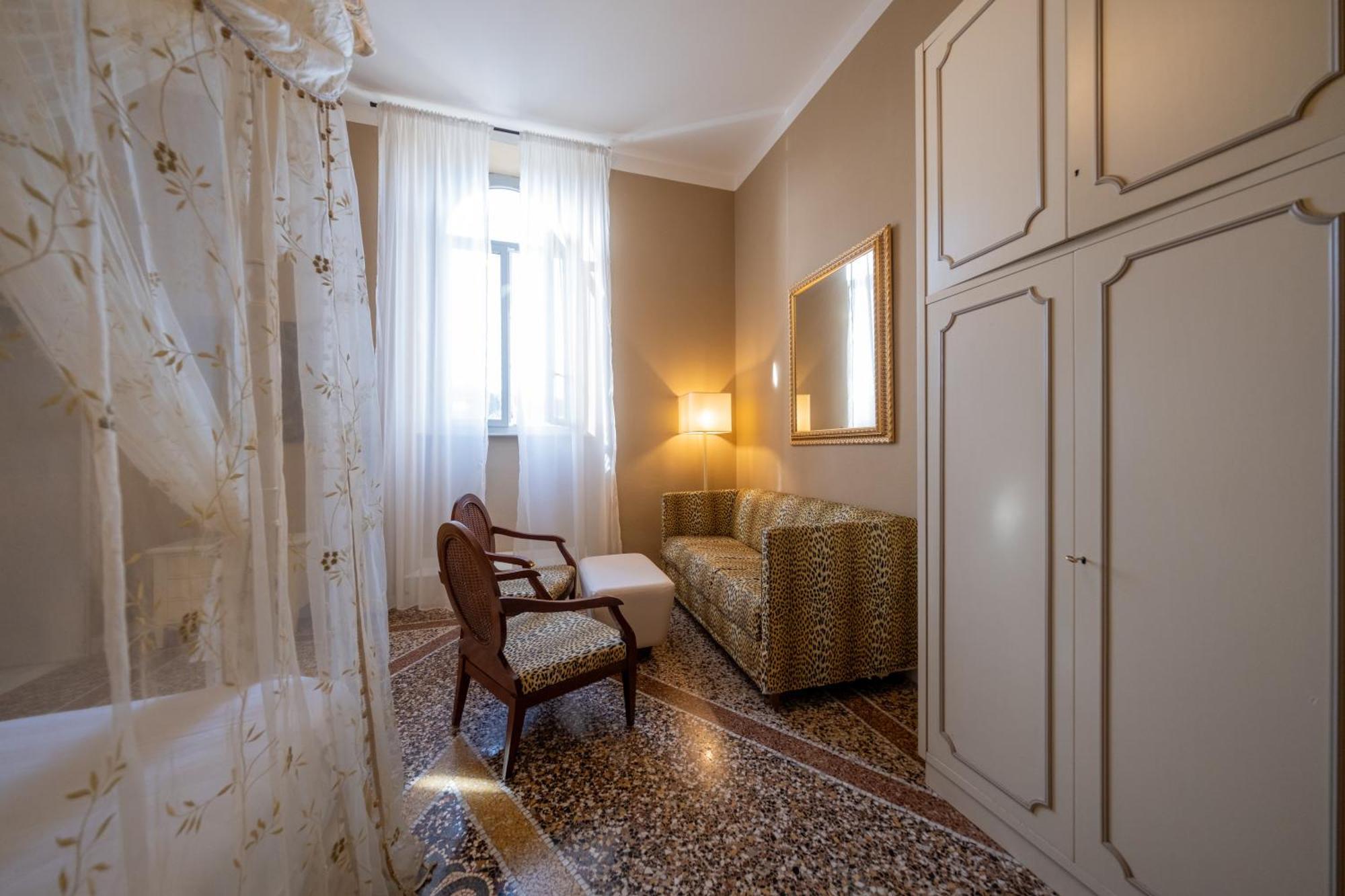 Lungarno Buozzi 7 * Pisa