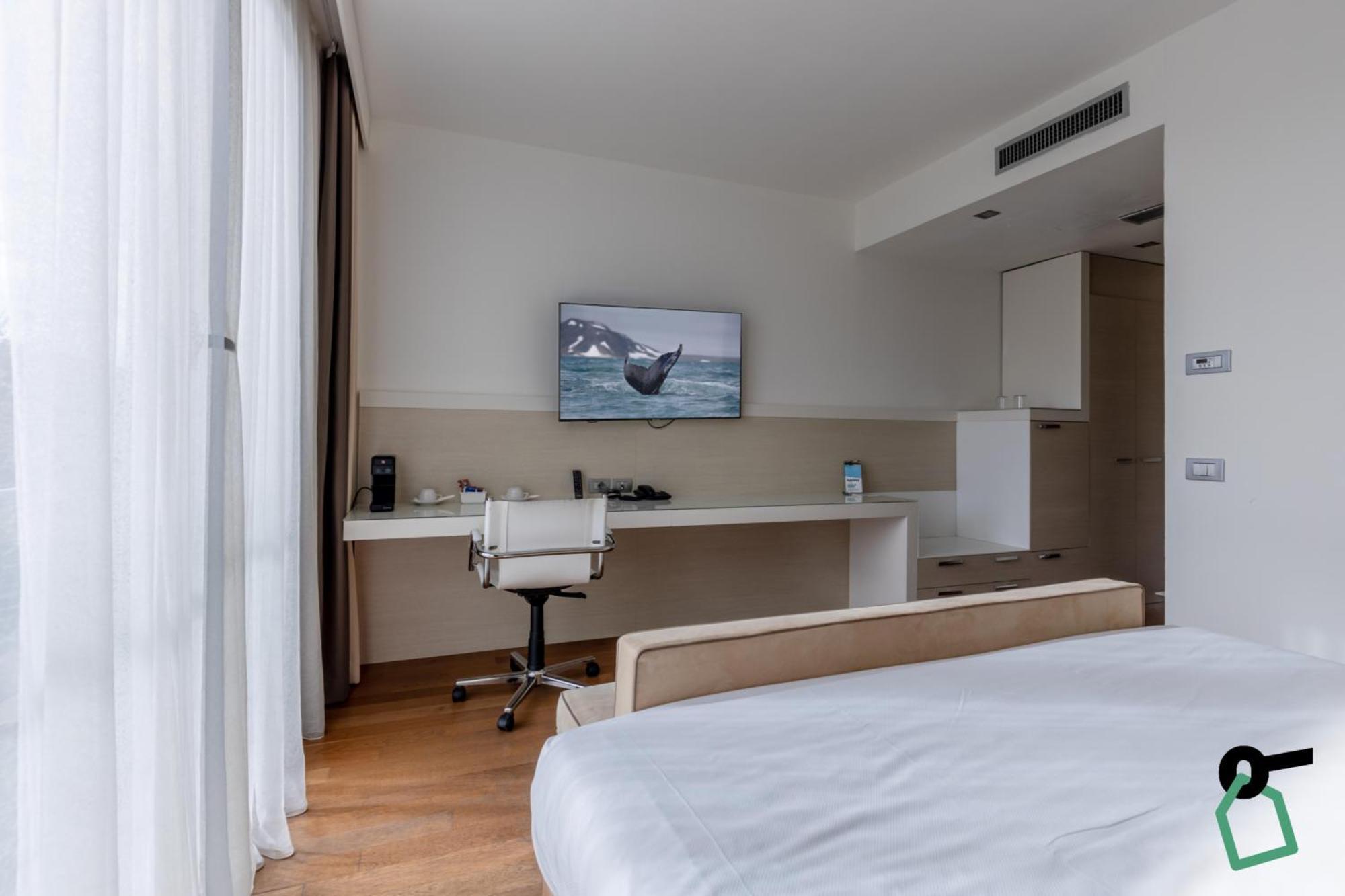 Hotel Hotiday Collection -