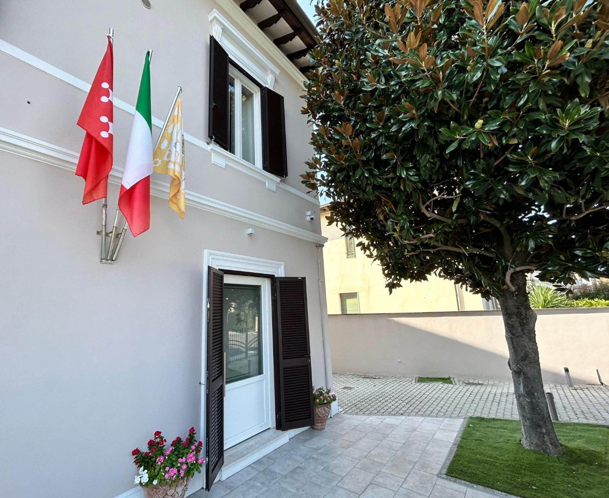 Four Lions Guest house *
