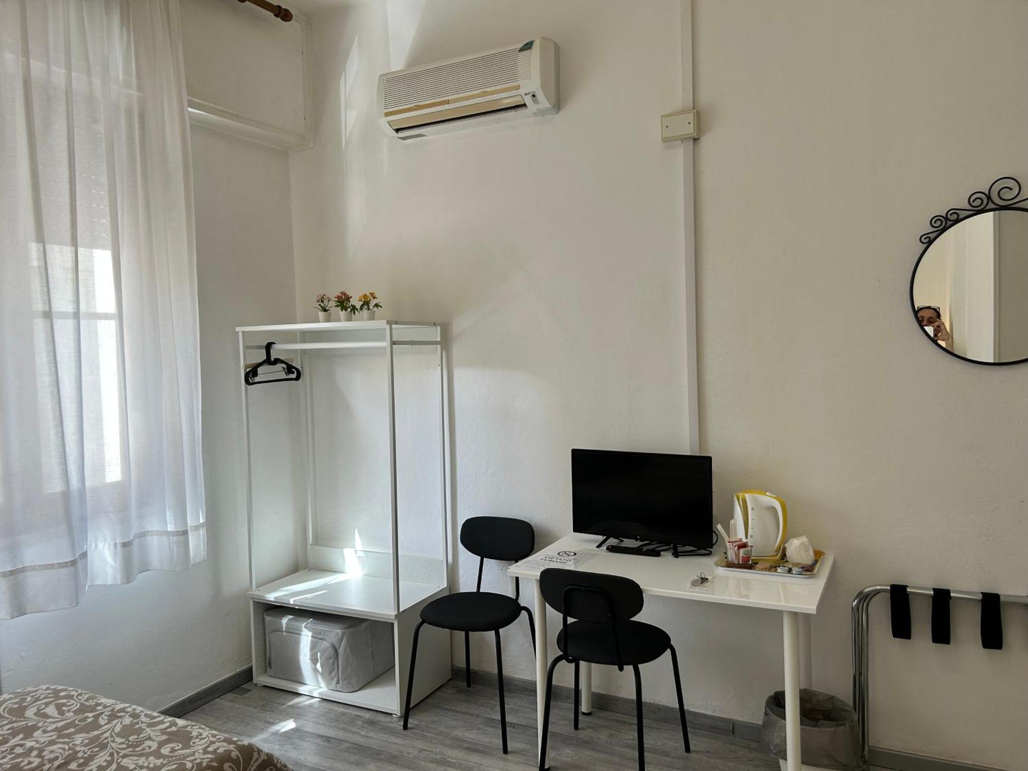 Hotel Cecile 2*