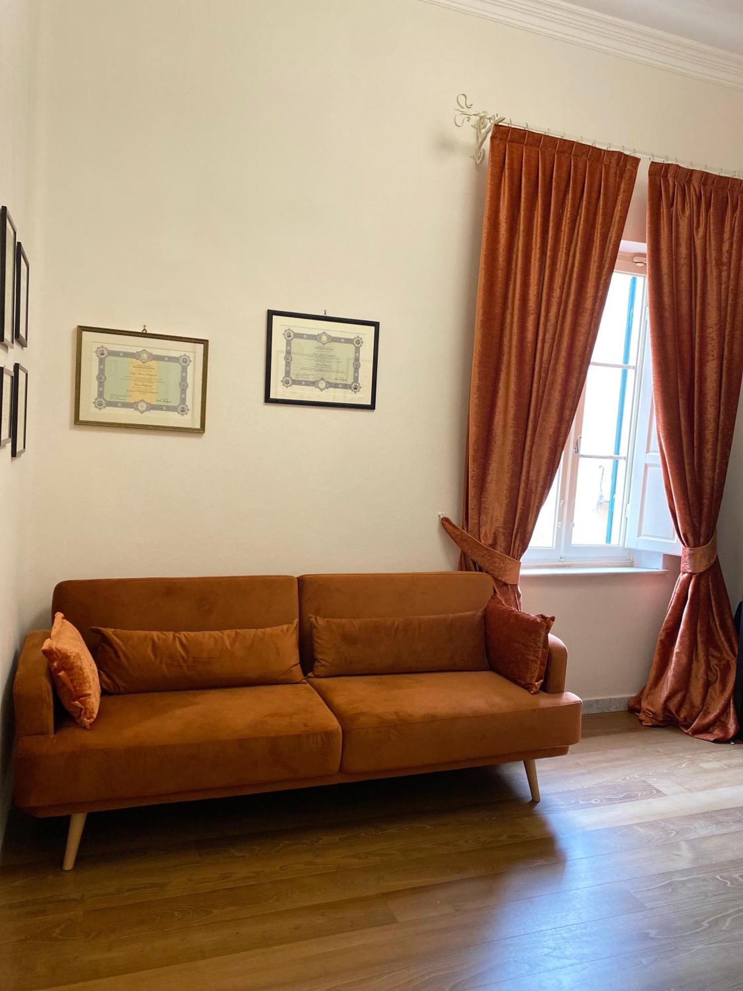L'antica Casa Sui Lungarni Di Pisa