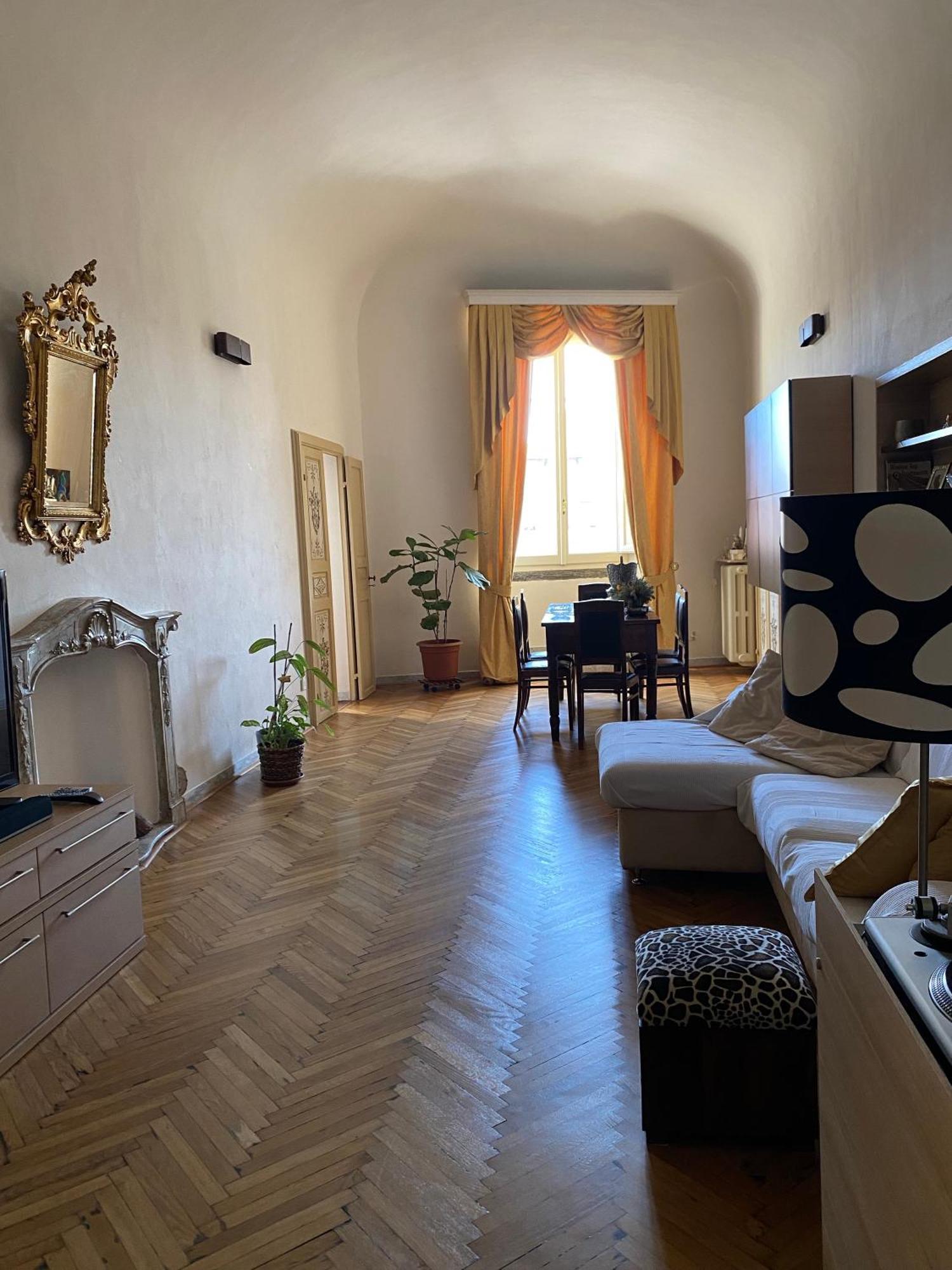 L'antica Casa Sui Lungarni Di Pisa